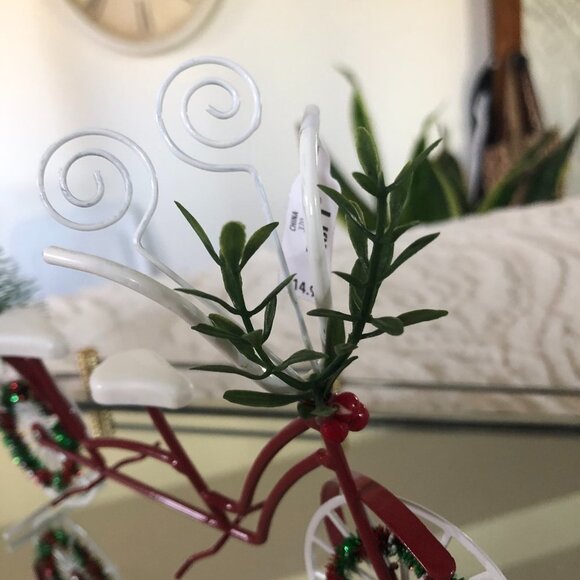 ADORABLE PIER 1 TANDEM BIKE DECORATED FOR CHRISTMAS PHOTO/CARD HOLDER NWT - Picture 5 of 7